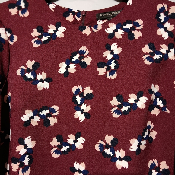 Banana Republic EUC Women's Burgundy Dress w/Floral Pattern, Sz 2, Tie on Sleeve - Picture 3 of 9